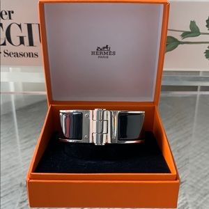 💯Authentic ‼️ Hermes Enamel Hinged Bracelet